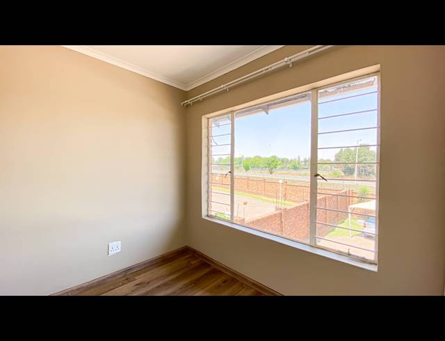 2 BEDROOM SECTIONAL TITLE FOR SALE IN KENLEAF